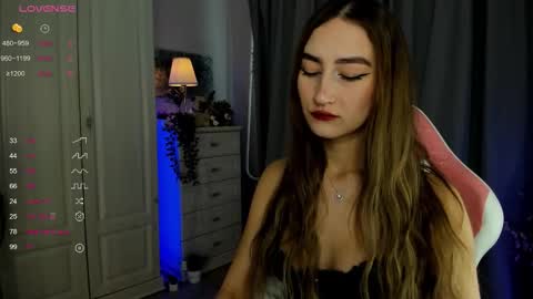 Mia online show from December 14, 2025, 9:03 am