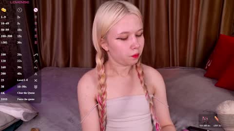 Mia online show from April 5, 2026, 3:20 pm