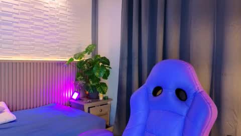 milena_lawson online show from November 8, 2025, 10:48 am