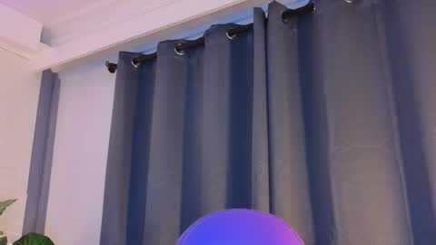 milena_lawson online show from December 4, 2025, 10:35 am