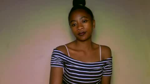 Snapshot of milennah chatting on June 12, 2026, 5:01 pm milennah online show from June 12, 2026, 5:01 pm
