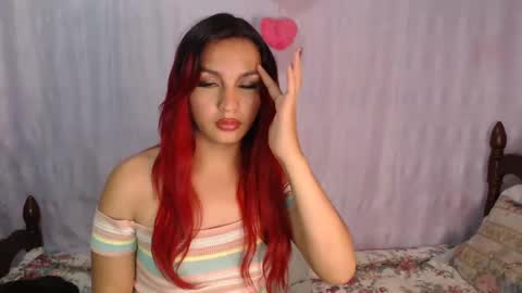 Snapshot of miley_kane chatting on December 18, 2024, 12:43 am miley_kane online show from December 18, 2024, 12:43 am