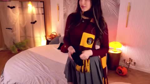 Miley online show from October 31, 2025, 4:57 am