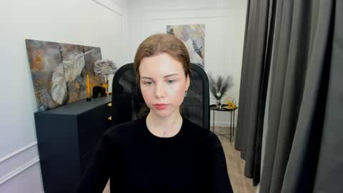 Snapshot of mileygloss chatting on April 19, 2026, 11:31 am mileygloss online show from April 19, 2026, 11:31 am