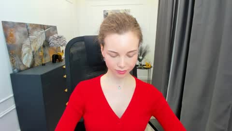 Snapshot of mileygloss chatting on April 24, 2026, 11:56 am mileygloss online show from April 24, 2026, 11:56 am