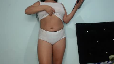 Snapshot of milf_anay_ chatting on April 22, 2026, 4:59 am Anay velez online show from April 22, 2026, 4:59 am
