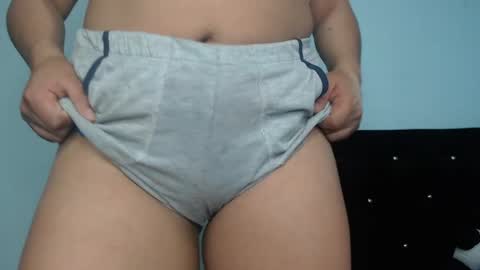Snapshot of milf_anay_ chatting on April 25, 2026, 4:37 am Anay velez online show from April 25, 2026, 4:37 am