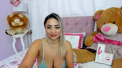 Antonella online show from June 11, 2026, 1:42 pm