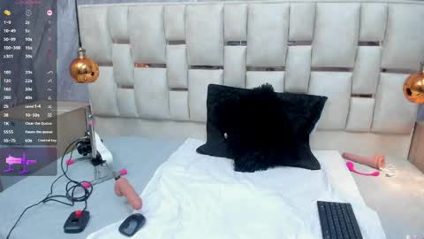 Snapshot of milf_drip chatting on May 19, 2026, 12:33 pm Lili online show from May 19, 2026, 12:33 pm