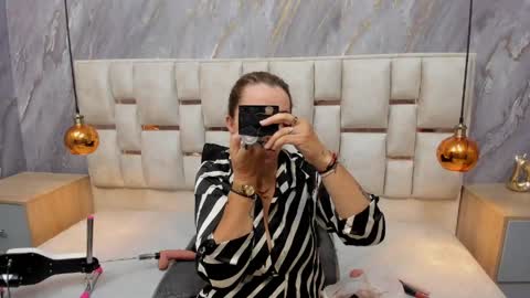 Snapshot of milf_drip chatting on June 1, 2026, 12:07 pm Lili online show from June 1, 2026, 12:07 pm