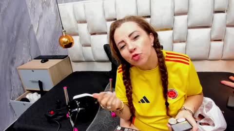 Snapshot of milf_drip chatting on June 9, 2026, 12:17 pm Lili online show from June 9, 2026, 12:17 pm