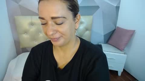 Snapshot of milf_hugeboobs chatting on October 27, 2025, 11:03 am milf_hugeboobs online show from October 27, 2025, 11:03 am