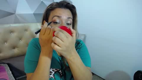 Snapshot of milf_hugeboobs chatting on November 30, 2025, 10:52 am milf_hugeboobs online show from November 30, 2025, 10:52 am