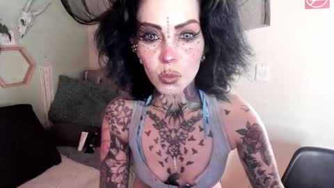 Isabella online show from September 17, 2025, 1:02 pm