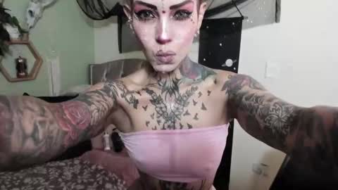 Isabella online show from November 10, 2025, 1:10 pm