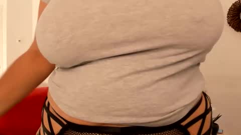 MilfElla online show from November 29, 2025, 9:23 am