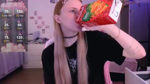 Milia online show from December 5, 2025, 6:44 am