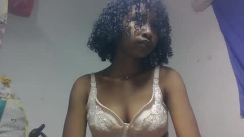 Snapshot of milinasy chatting on February 4, 2026, 8:53 am milinasy online show from February 4, 2026, 8:53 am