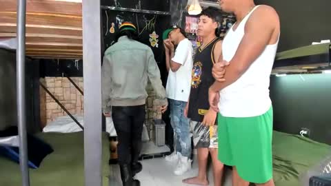 Military room online show from October 24, 2025, 7:43 pm