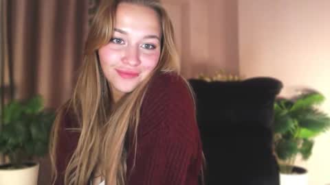 milk_bunny_ online show from September 16, 2025, 11:33 am