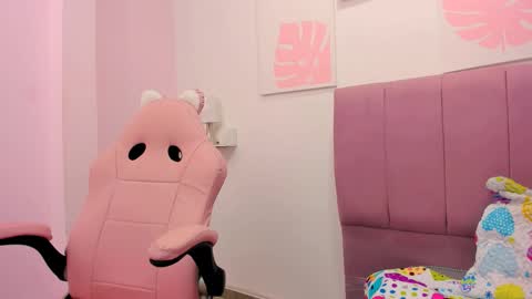 milk_zafira online show from November 16, 2025, 1:55 am