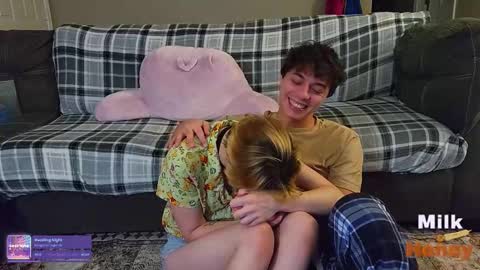 Snapshot of milkandhoneycams chatting on November 5, 2025, 2:44 am MilkandHoney online show from November 5, 2025, 2:44 am