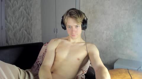 Snapshot of milkiwy chatting on February 7, 2025, 5:31 am Isaac online show from February 7, 2025, 5:31 am