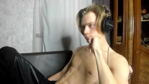 Isaac online show from November 25, 2025, 8:03 am