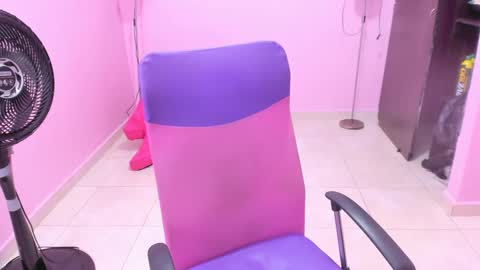 Snapshot of milky__boobs69 chatting on December 6, 2024, 1:33 pm vale online show from December 6, 2024, 1:33 pm