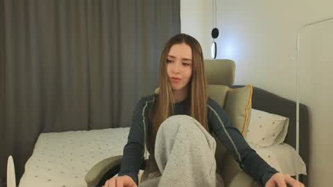 Snapshot of milla_bellaa chatting on April 3, 2026, 5:27 am Eva online show from April 3, 2026, 5:27 am