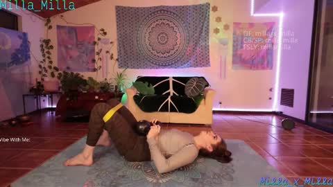 milla_milla online show from December 20, 2025, 3:35 am