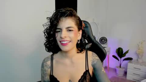 Snapshot of milla_pixxie chatting on December 6, 2024, 6:04 am Milagros online show from December 6, 2024, 6:04 am