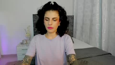 Snapshot of milla_pixxie chatting on January 2, 2025, 9:43 am Milagros online show from January 2, 2025, 9:43 am