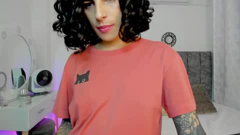 Snapshot of milla_pixxie chatting on February 1, 2025, 6:43 am Milagros online show from February 1, 2025, 6:43 am