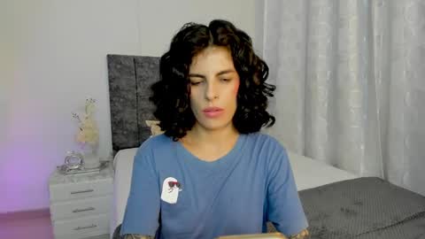 Snapshot of milla_pixxie chatting on February 10, 2025, 5:25 am Milagros online show from February 10, 2025, 5:25 am