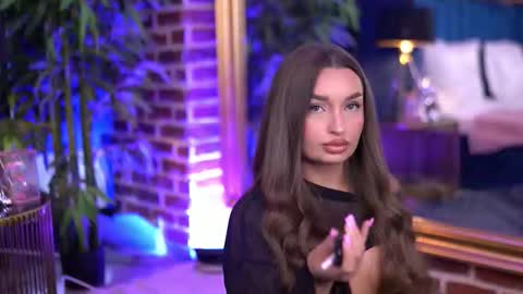 Milla online show from November 10, 2025, 6:45 am