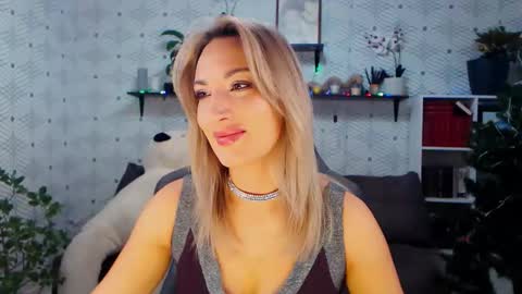 MillaXQueen online show from December 14, 2025, 7:25 am