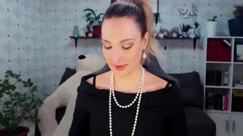 Snapshot of millaxqueen chatting on January 19, 2026, 4:00 pm MillaXQueen online show from January 19, 2026, 4:00 pm