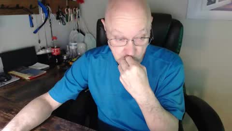 Snapshot of millenium0129 chatting on April 4, 2026, 2:21 am millenium0129 online show from April 4, 2026, 2:21 am