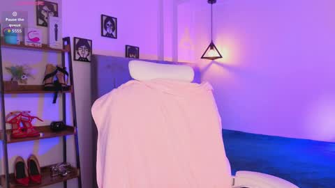 miller_vanessa_ online show from April 4, 2026, 2:14 pm