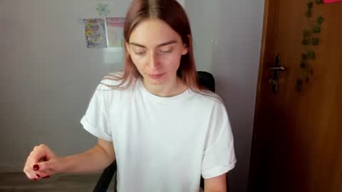 Snapshot of millie_lacroix chatting on June 23, 2026, 1:42 pm millie_lacroix online show from June 23, 2026, 1:42 pm
