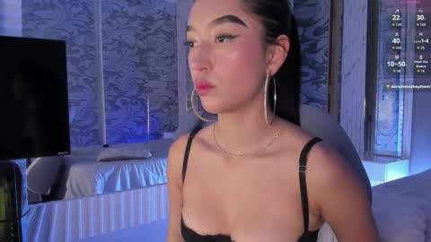 Snapshot of millieskinny_ chatting on December 17, 2025, 11:55 pm Ana Maria online show from December 17, 2025, 11:55 pm