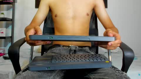 Milo Cruz online show from April 12, 2026, 12:32 pm