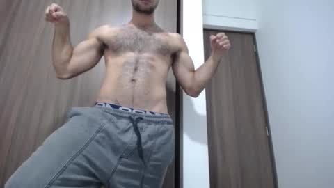 Snapshot of milostructor chatting on February 1, 2026, 2:21 am miloslove online show from February 1, 2026, 2:21 am