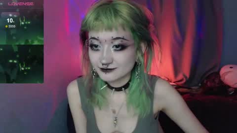 Snapshot of milten_trish chatting on May 17, 2026, 11:23 pm milten_trish online show from May 17, 2026, 11:23 pm