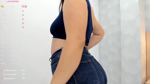 Snapshot of milu_gomez chatting on December 4, 2024, 1:47 am Milu Gomez online show from December 4, 2024, 1:47 am