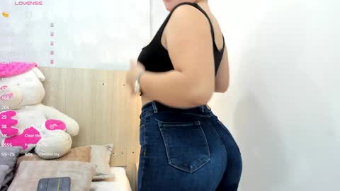 Snapshot of milu_gomez chatting on December 15, 2024, 7:21 pm Milu Gomez online show from December 15, 2024, 7:21 pm