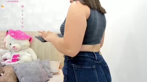 Snapshot of milu_gomez chatting on December 29, 2024, 7:22 pm Milu Gomez online show from December 29, 2024, 7:22 pm