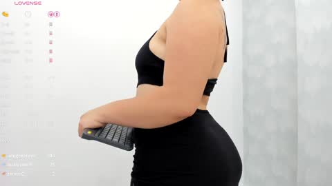 Snapshot of milu_gomez chatting on January 13, 2025, 10:24 pm Milu Gomez online show from January 13, 2025, 10:24 pm