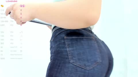 Snapshot of milu_gomez chatting on January 18, 2025, 7:04 pm Milu Gomez online show from January 18, 2025, 7:04 pm